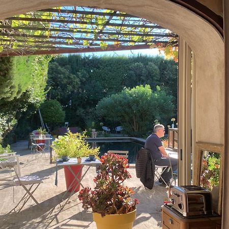 La Demeure Bed and Breakfast Eyguières Buitenkant foto