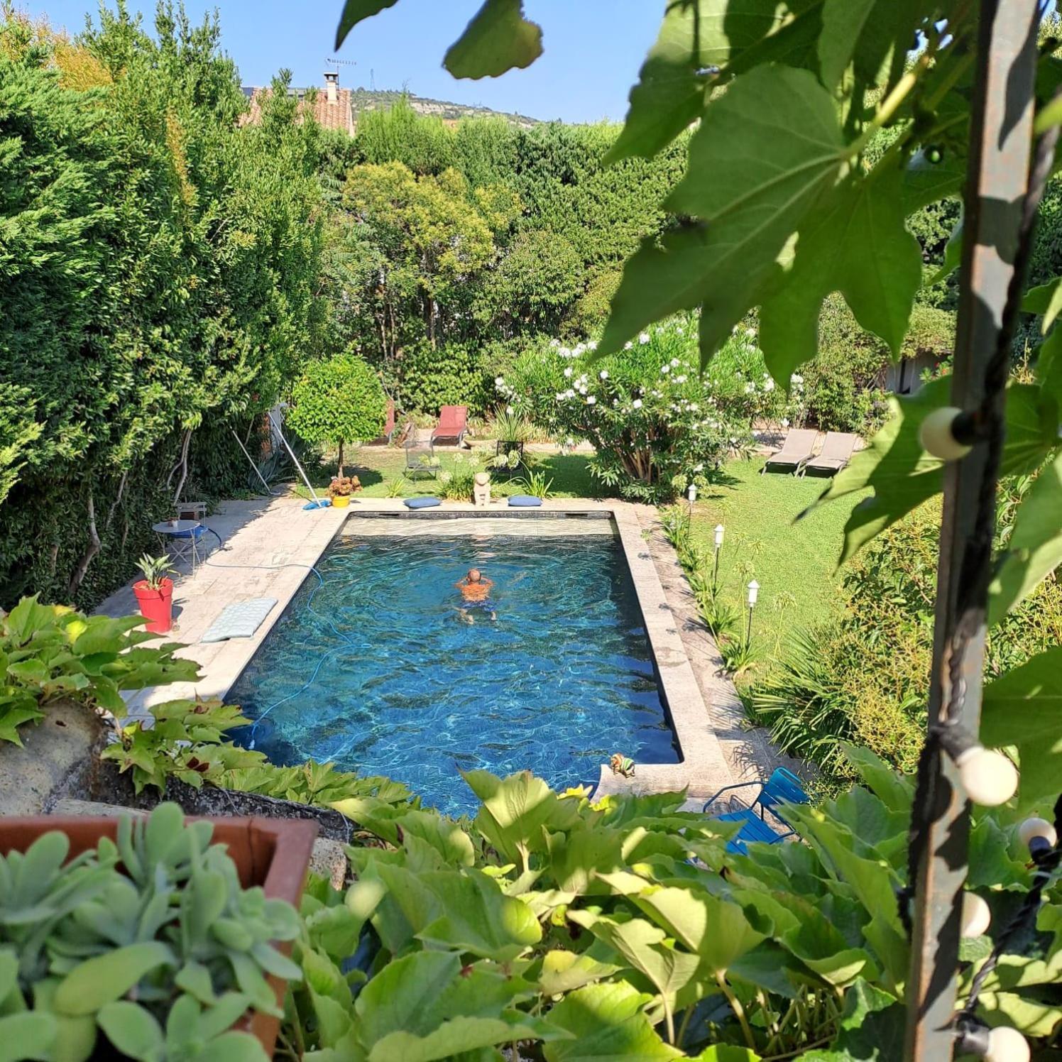La Demeure Bed and Breakfast Eyguières Buitenkant foto
