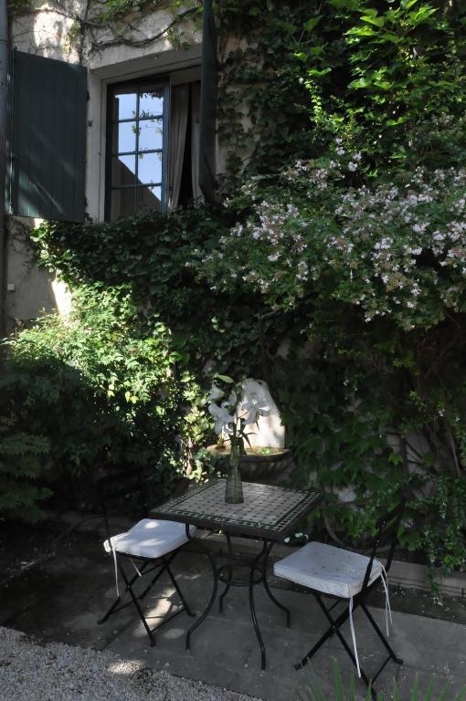 La Demeure Bed and Breakfast Eyguières Buitenkant foto