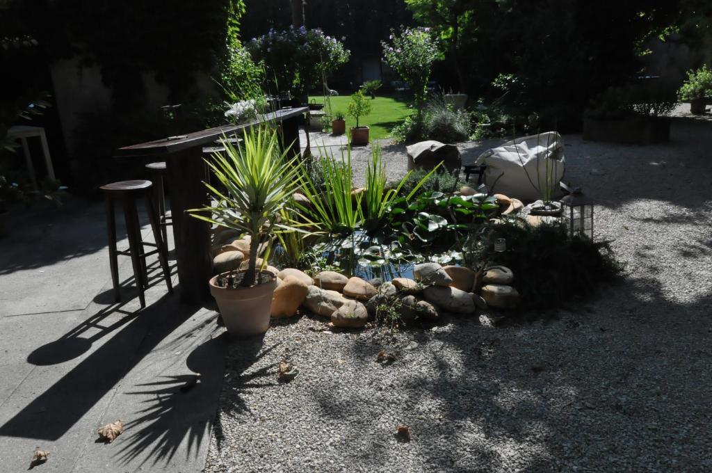 La Demeure Bed and Breakfast Eyguières Buitenkant foto