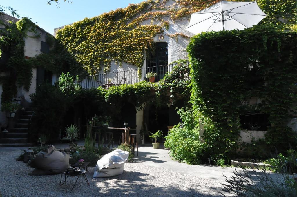 La Demeure Bed and Breakfast Eyguières Buitenkant foto
